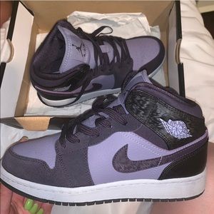 Jordan 1 size 4y (women’s 6)